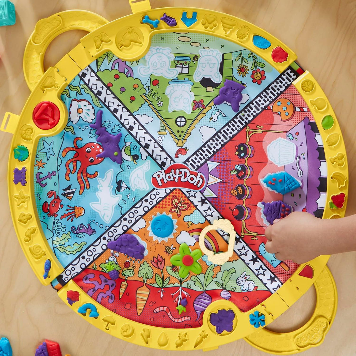 Play-Doh Fold and Go Playmat Starter Playset for Toddlers, Non-Toxic Modelling Compound Set, Creative Toys for 3+ Year O
