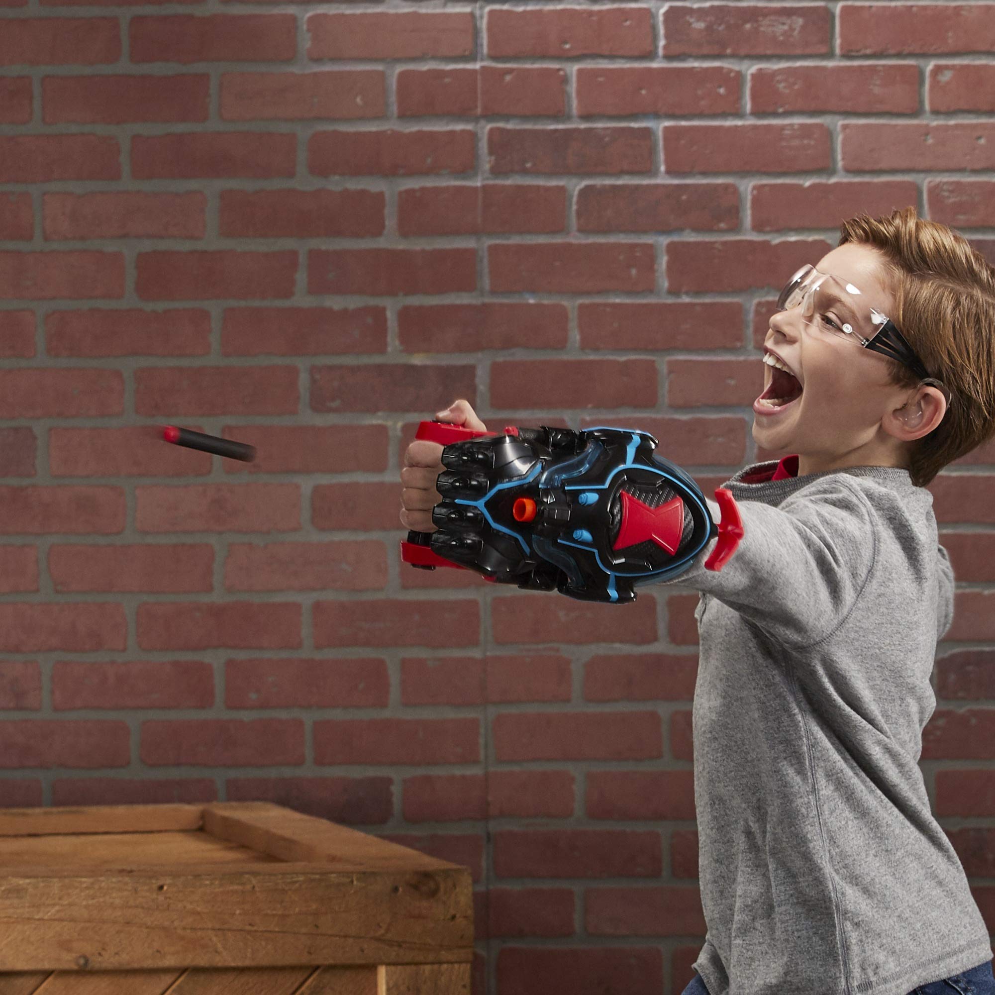 Nerf Power Moves Marvel Black Widow Stinger Strike Dart-Launching Roleplay Toy for Kids, Includes 3 Darts, Toy for Kids from Age 5