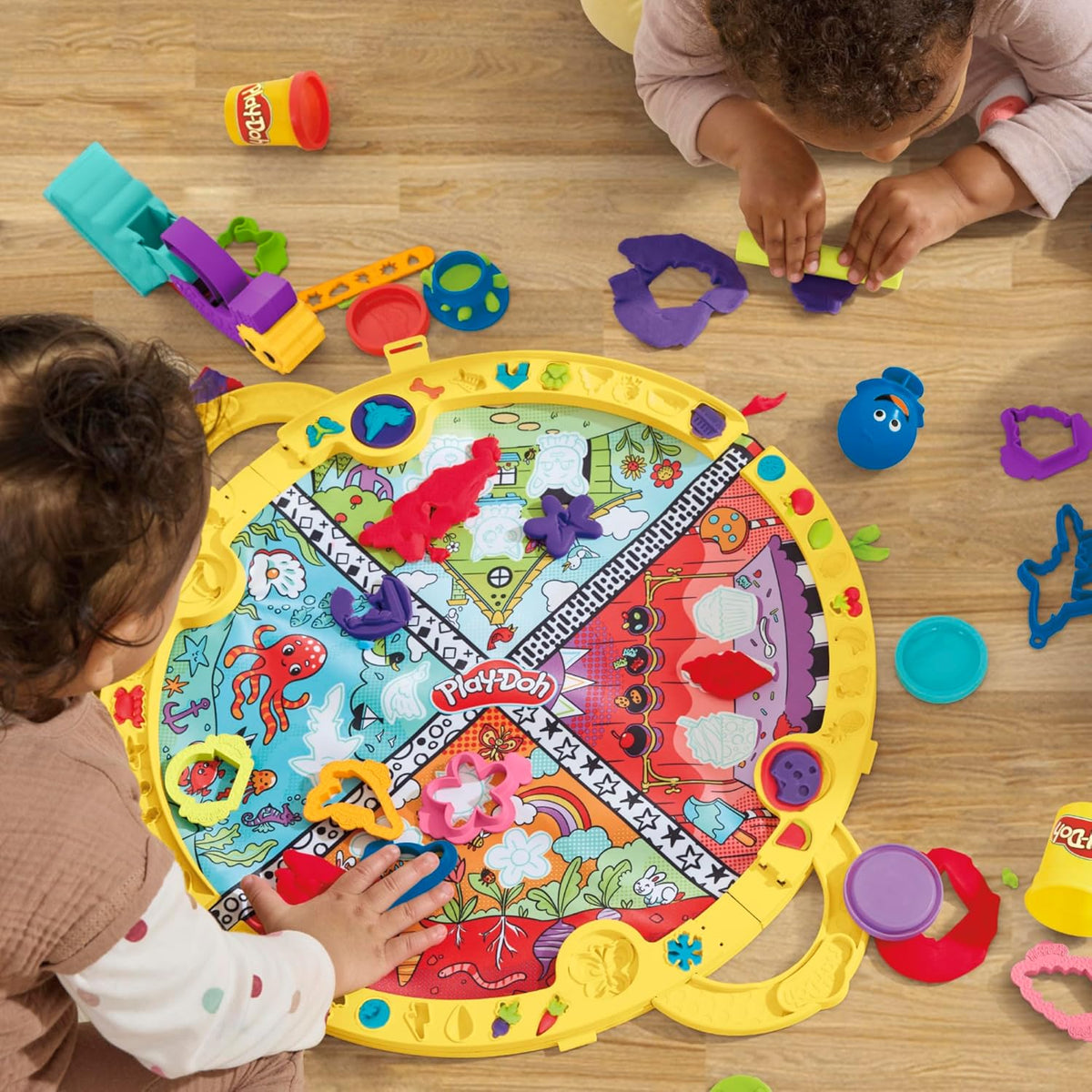 Play-Doh Fold and Go Playmat Starter Playset for Toddlers, Non-Toxic Modelling Compound Set, Creative Toys for 3+ Year O