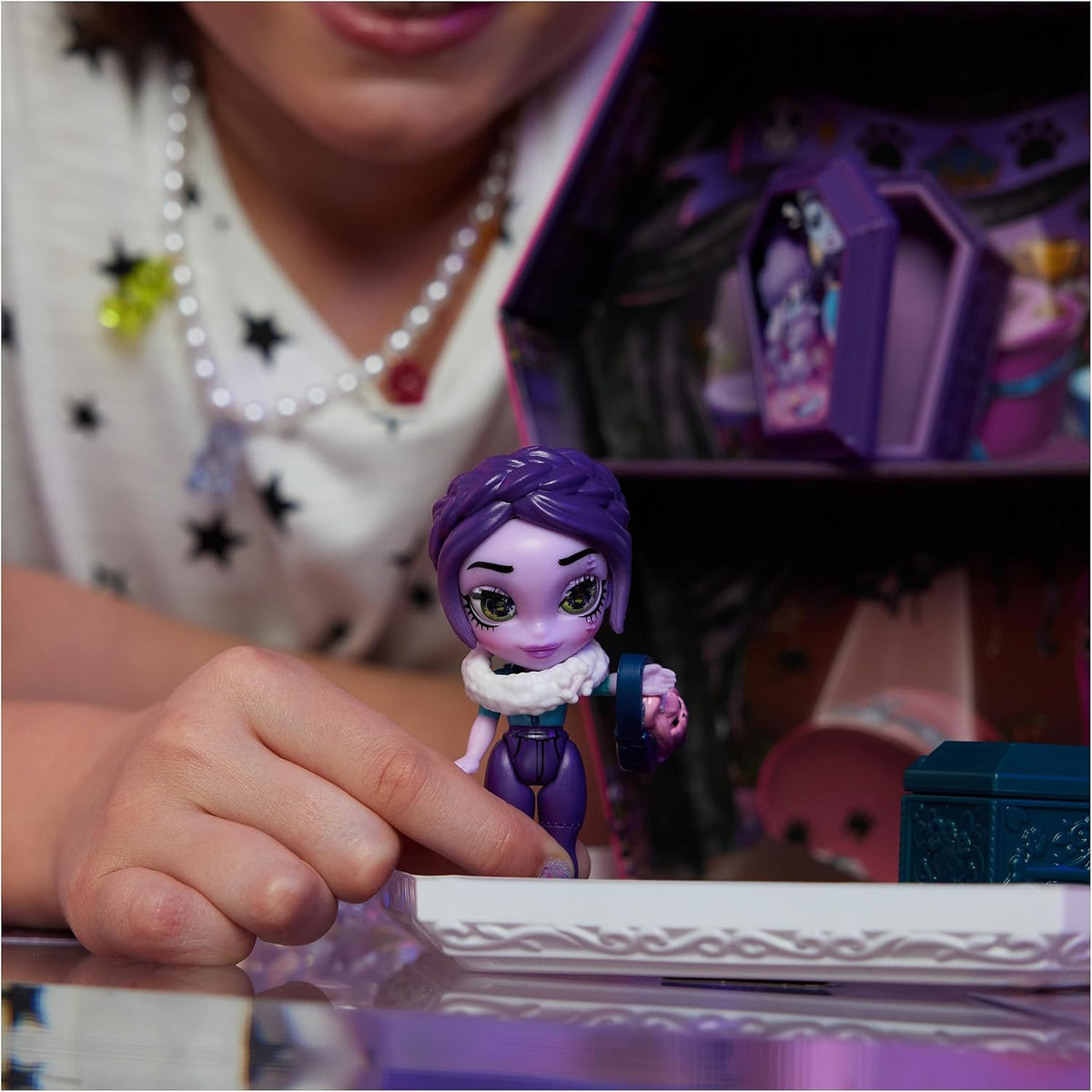 Zombaes Forever, Wild Vibes, Rest in Show Zombie Dolls and Accessories Deluxe Set, 2 Exclusive 8.9-cm Figures, 2 Pets an